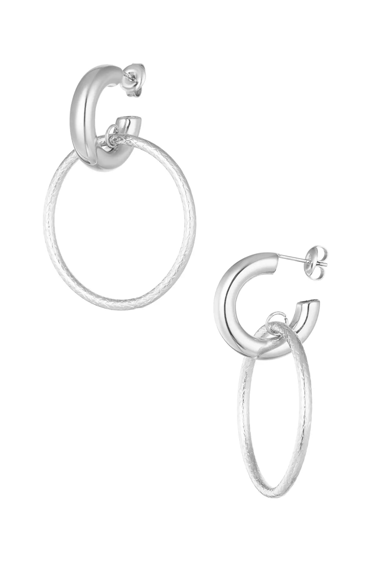 einzigartiger Designs verleiht diesen Ohrringen eine unverwechselbare Ästhetik.
