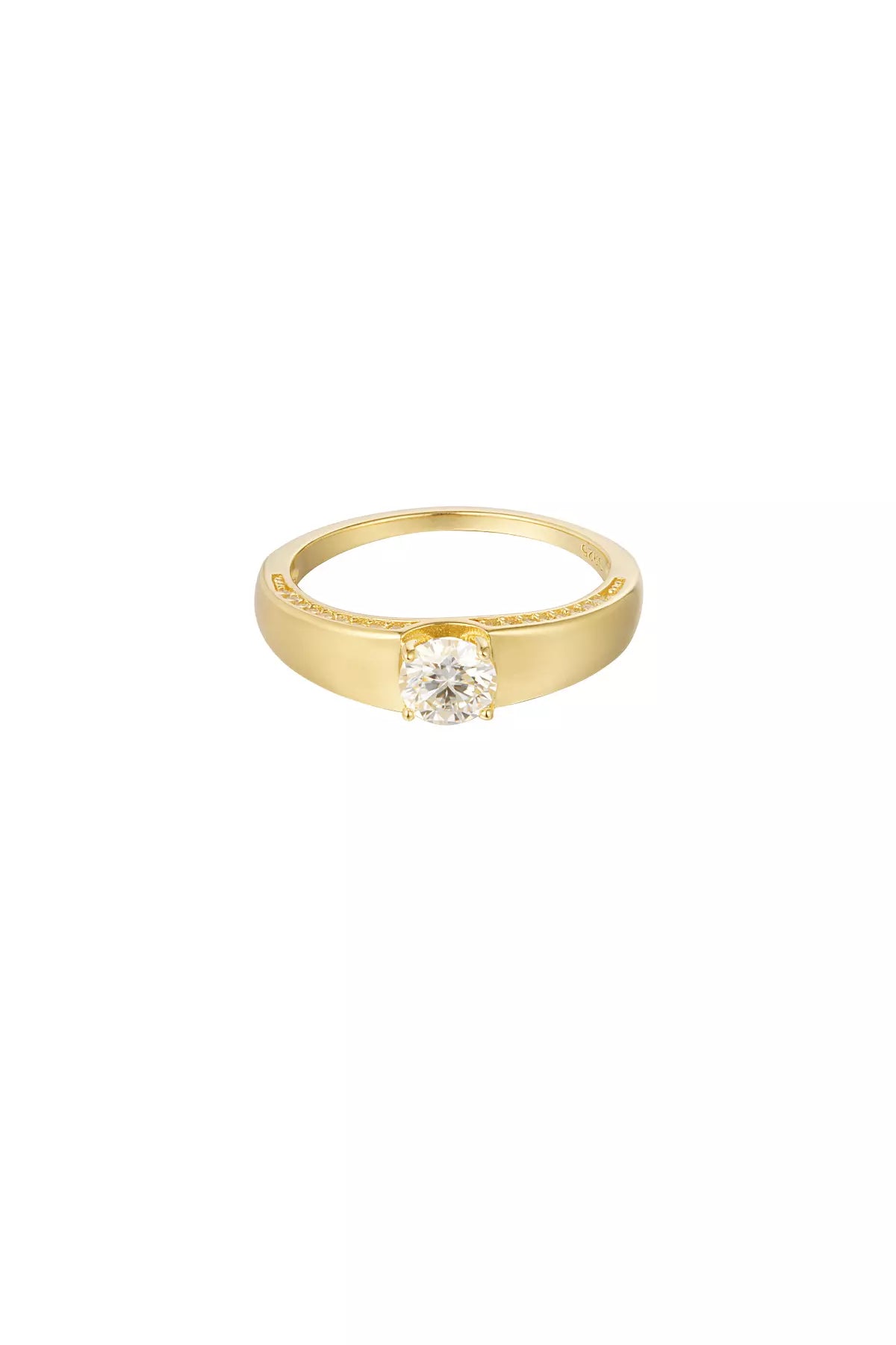 goldener ring mit funkelnden Moissanit-Stein