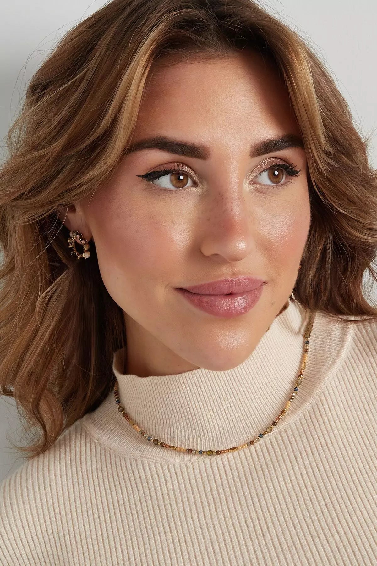Perlenkette in Gold-Beige