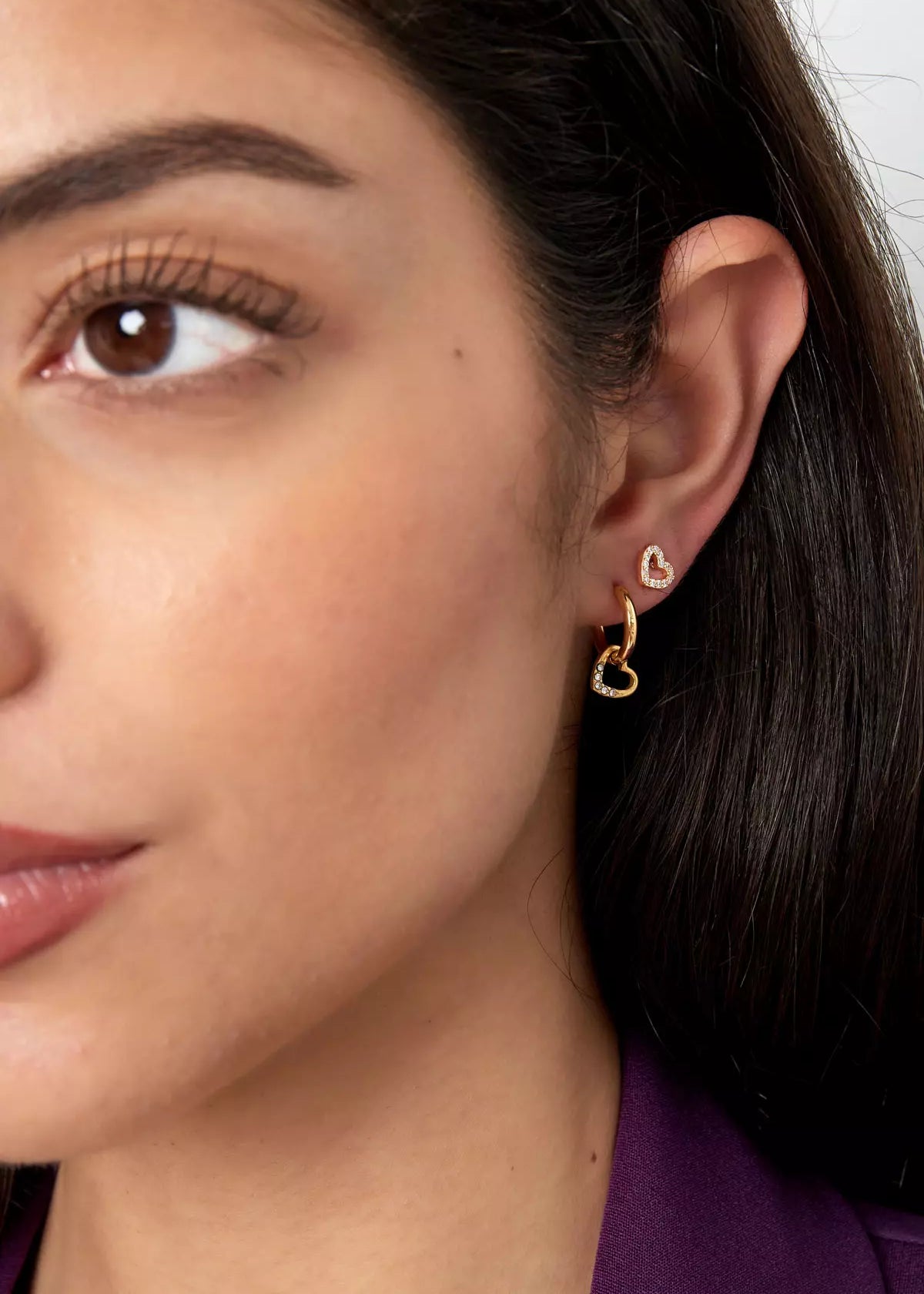 Ohrringe mit Herzanhänger und StrasssteinenOhrringe mit Herzanhänger und Strasssteinen