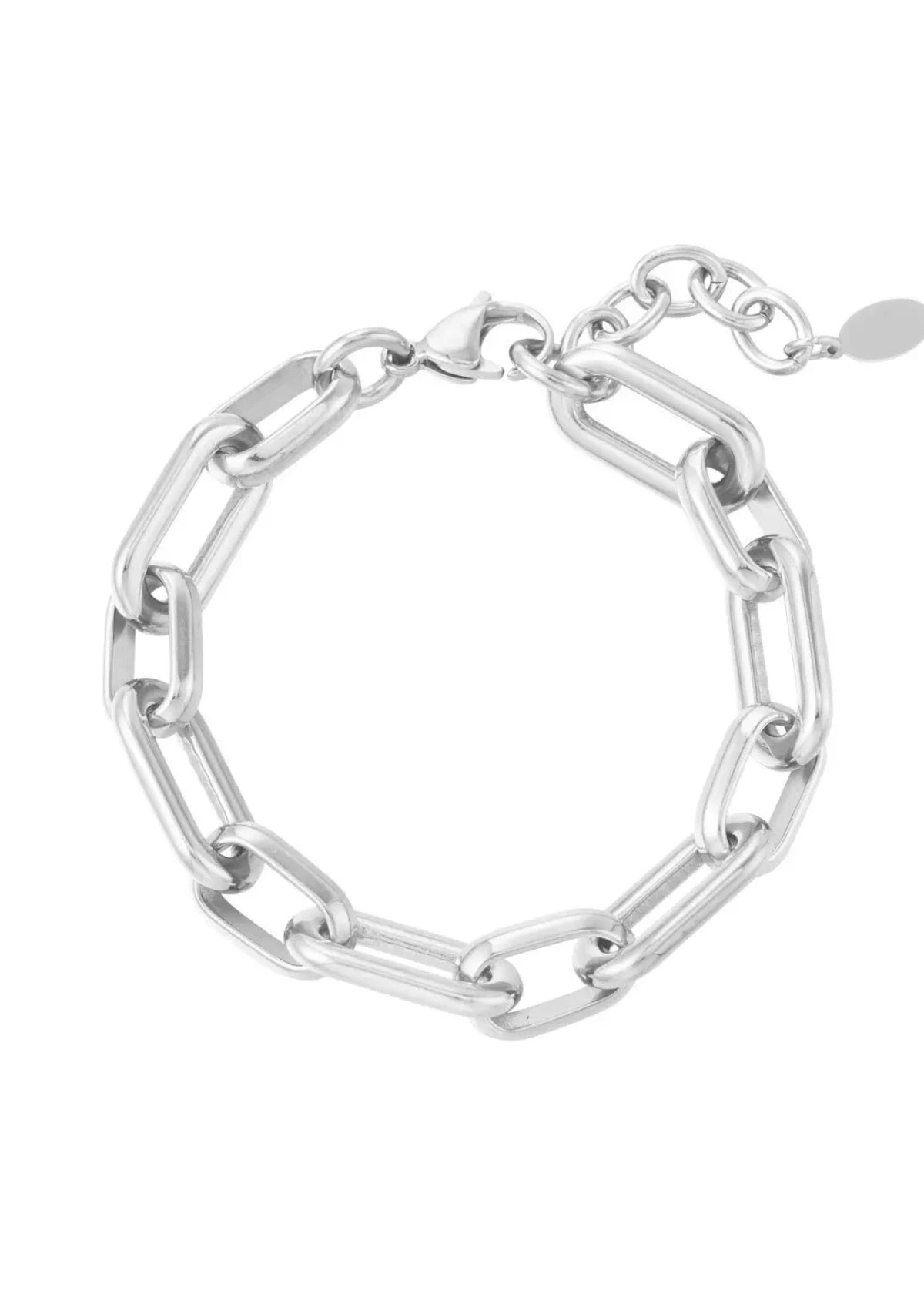 Dieses Armband besteht aus großen Gliedern,