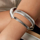 elastisches armband mit gerippte Struktur  in Silber