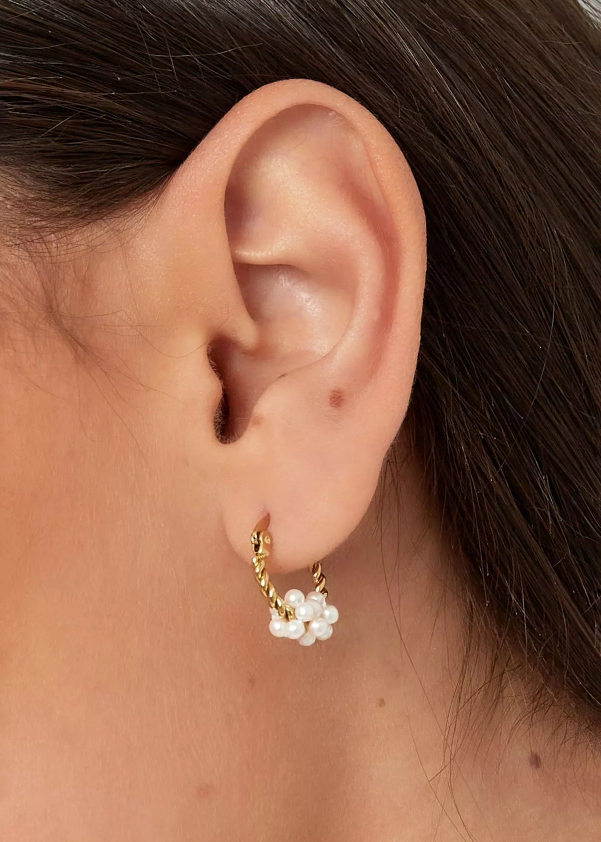 Twisted Ohrringe mit Perlen in Gold