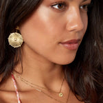 Feine goldene Hamsa Kette für Damen mit Hand der Fatima Anhänger, stilvoller und minimalistischer Schmuck