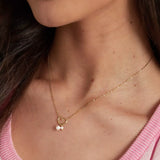 Feine goldene Halskette mit Herz Anhänger und kleinen Perlen, stilvoller Damenschmuck minimalistisch