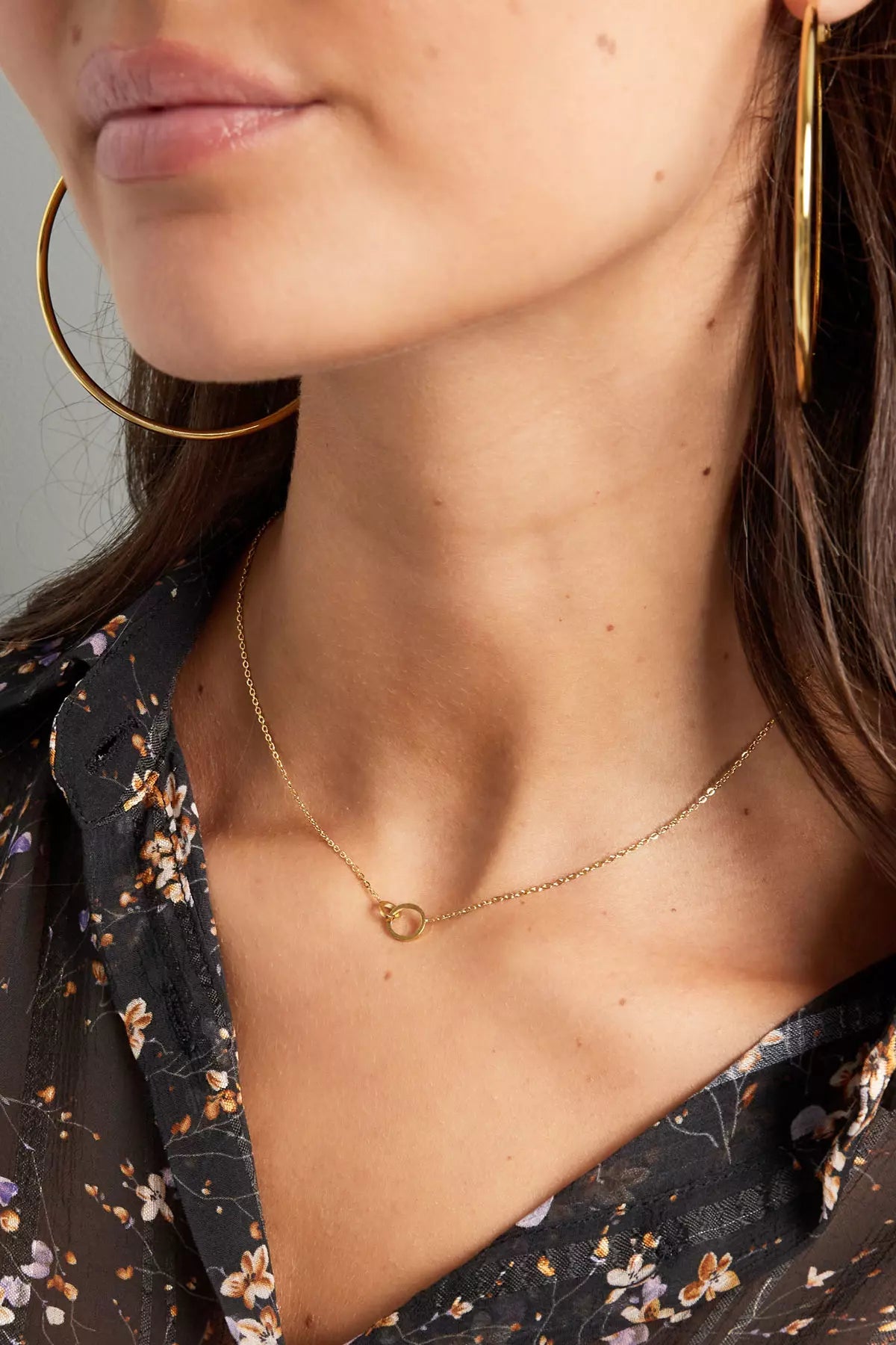 Feine goldene Halskette mit rundem Kreis Anhänger für Damen