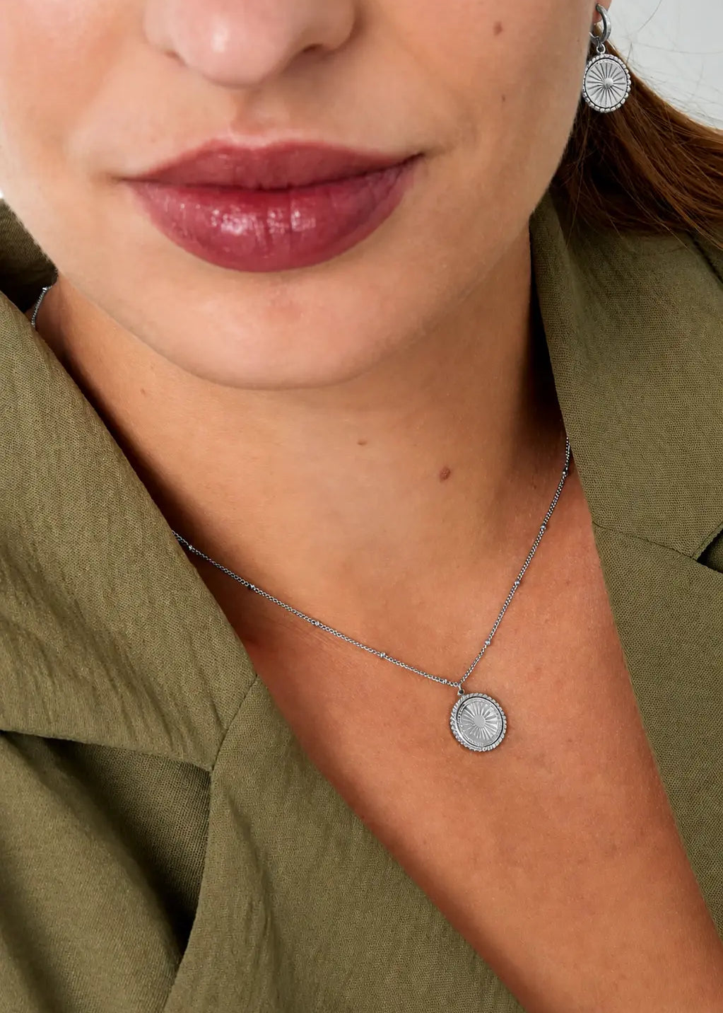 Silberne Medaillon Halskette für Damen mit rundem Anhänger, feine elegante Kette
