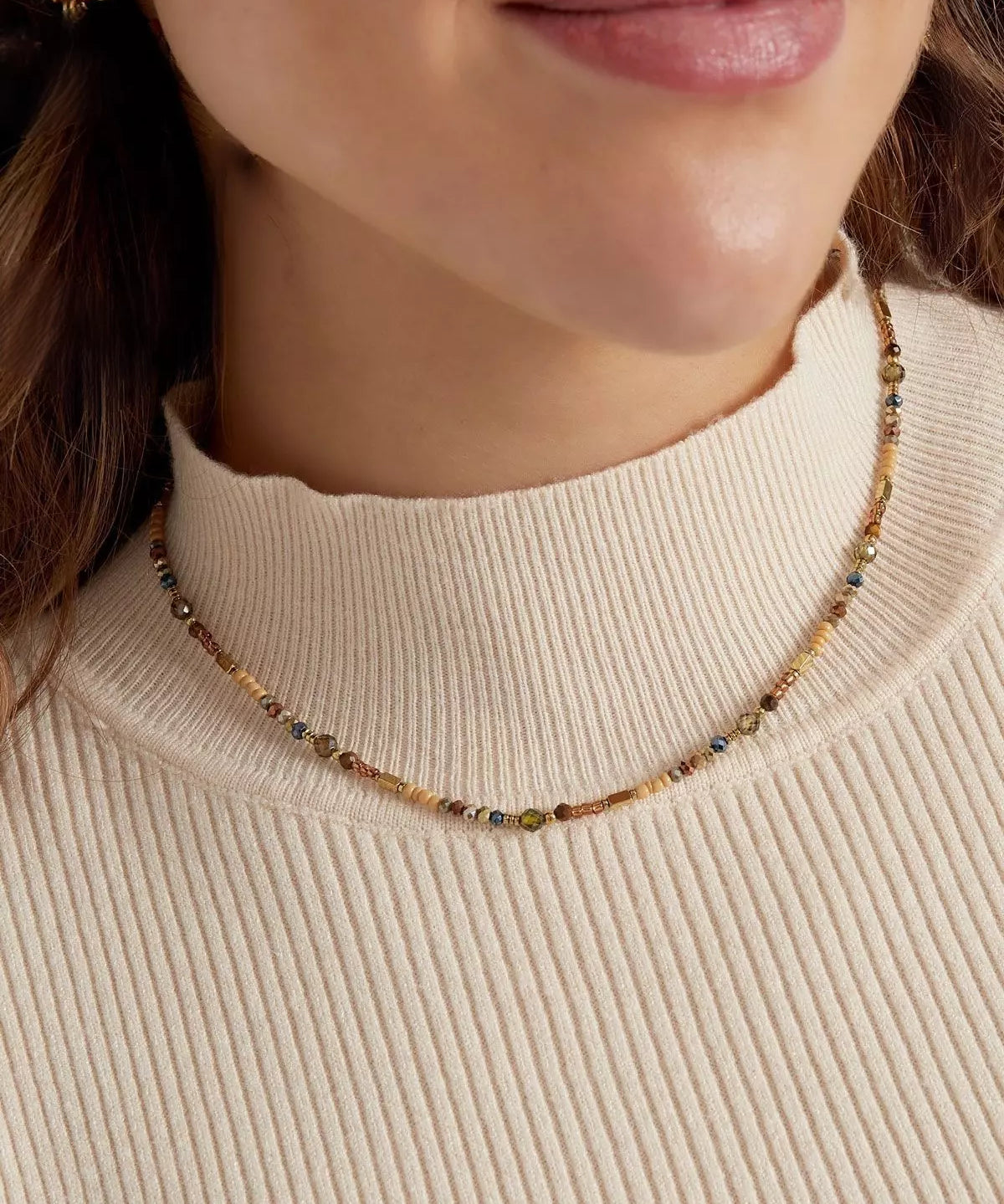 Perlenkette in Gold-Beige