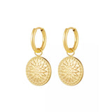 Hoops Ohrringe in Mandala Form in der Farbe Gold