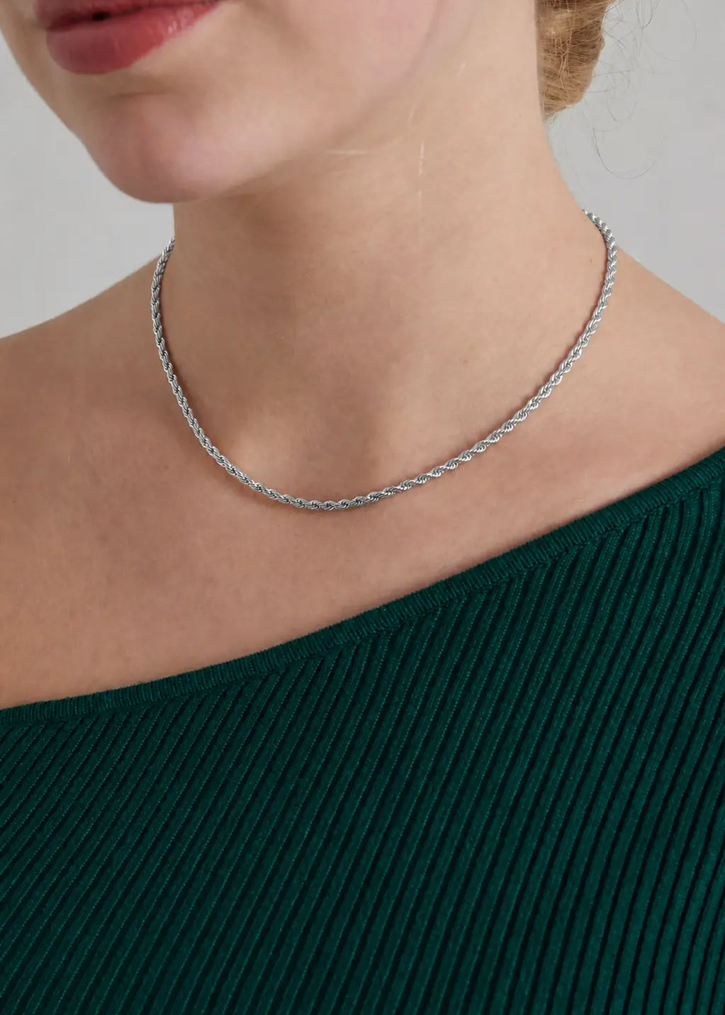 Feine silberne Kordelkette für Damen mit gedrehtem Design, eleganter Schmuck