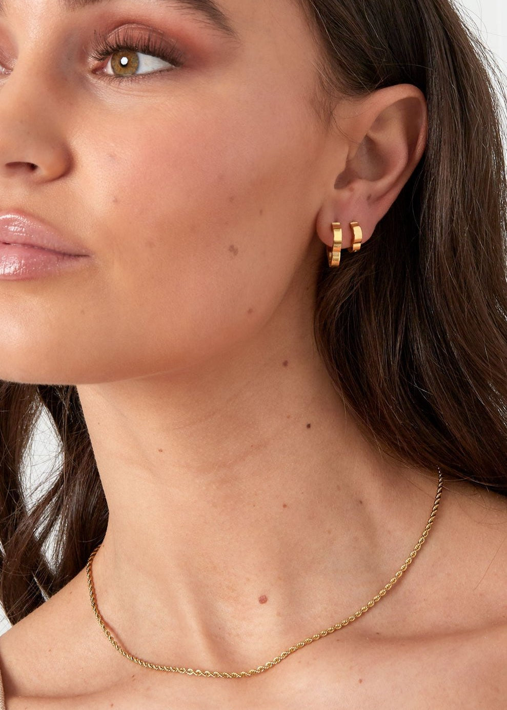 Goldene Halskette Damen im gedrehten Design, schlichte elegante Kette