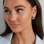 Wasserfeste silberne Halskette für Damen mit Blumen Anhänger und kleinen Perlen, filigraner eleganter Schmuck