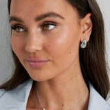Wasserfeste silberne Halskette für Damen mit Blumen Anhänger und kleinen Perlen, filigraner eleganter Schmuck
