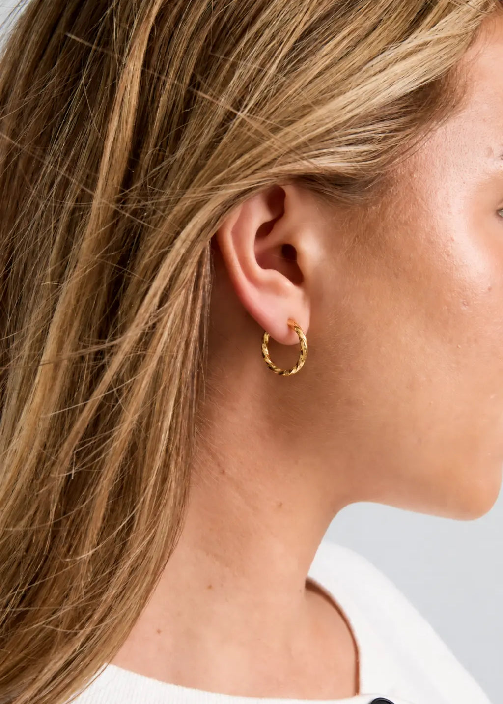 Twisted Hoops Medium