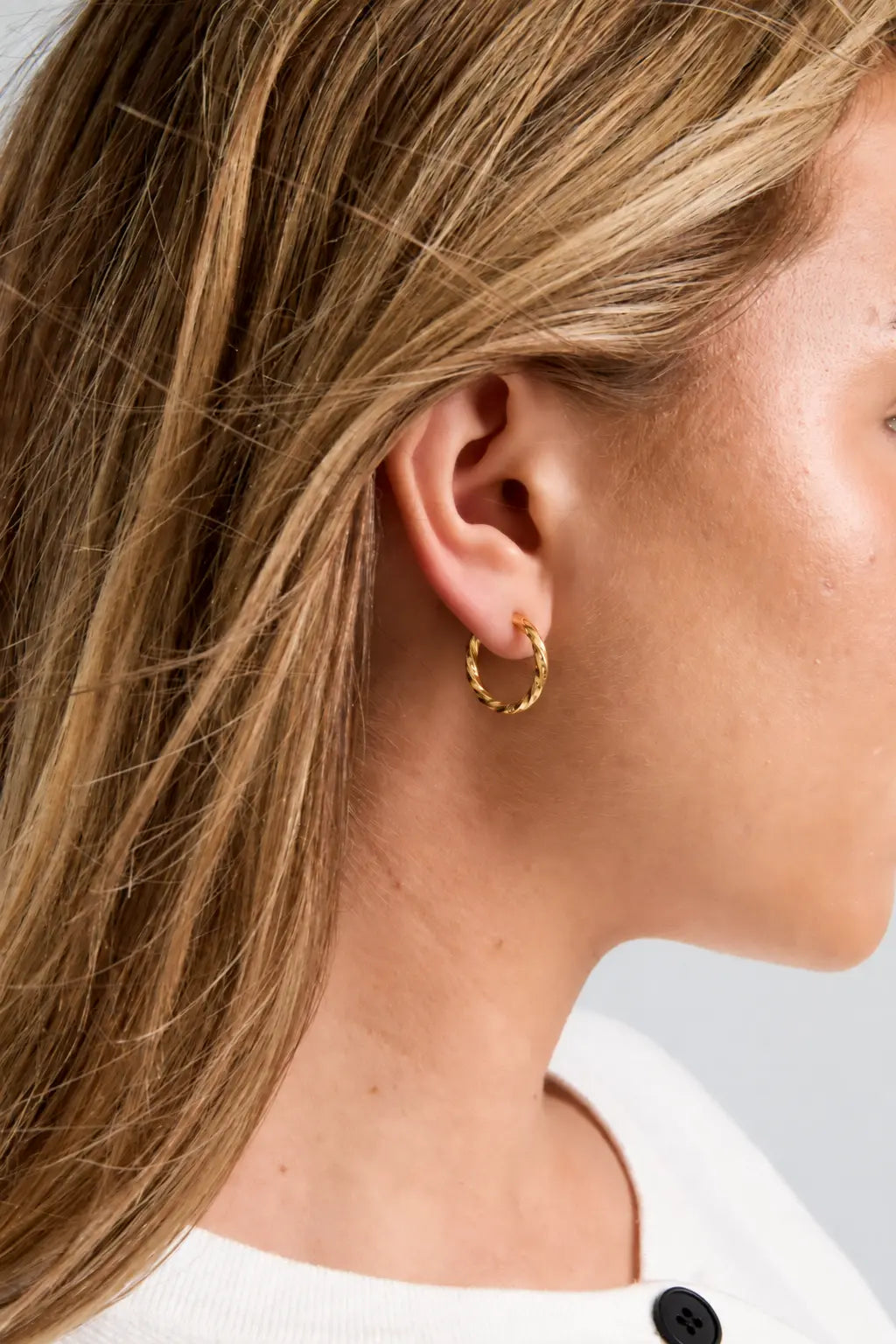Twisted Hoops Medium