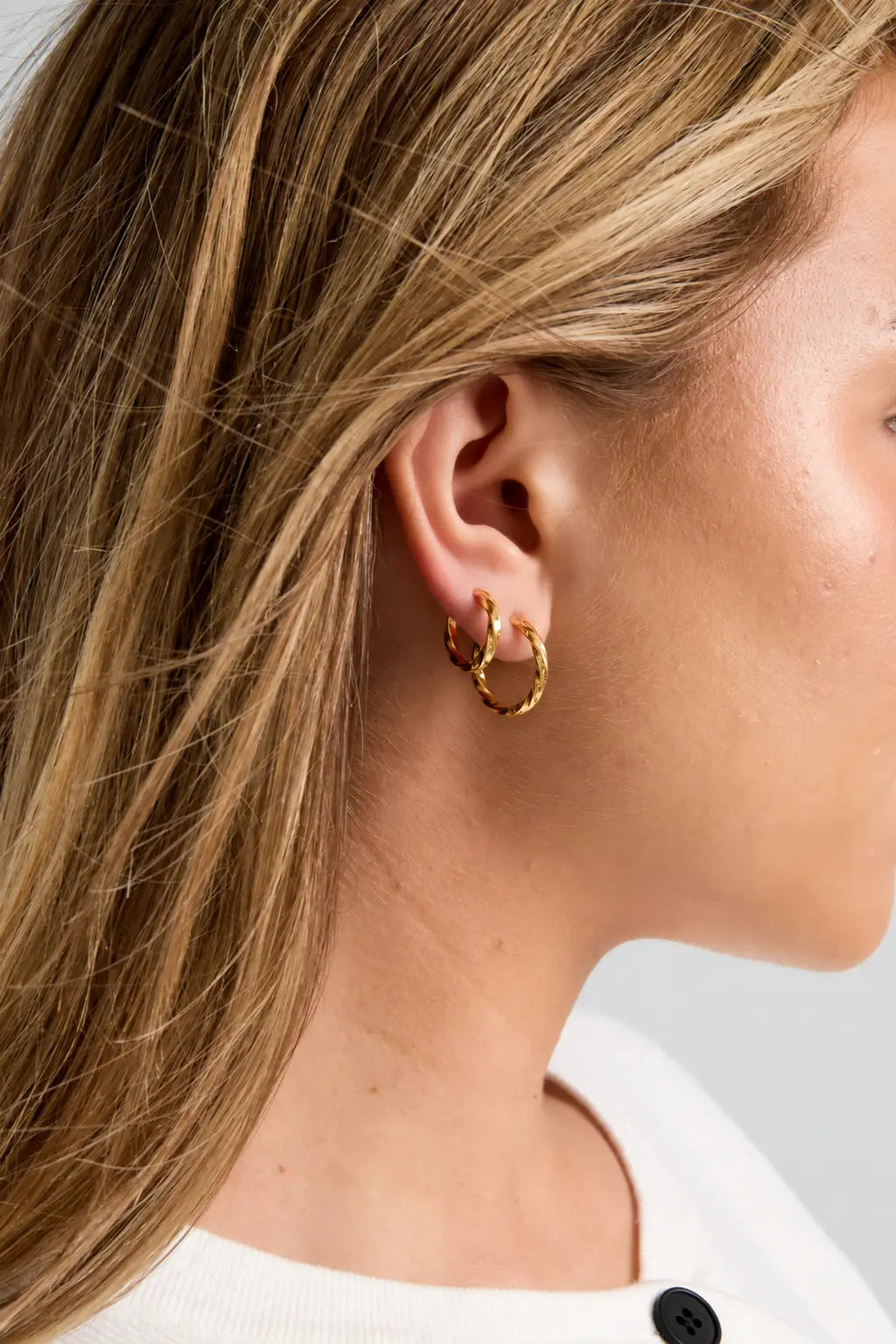 Twisted Hoops Medium